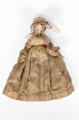 Lot 498 - A fine Grodnertal doll