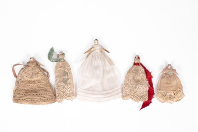 Lot 501 - Five tiny Grodnertal dolls