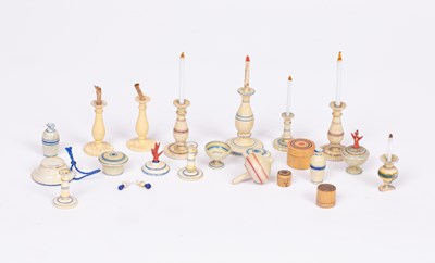 Lot 621 - A group of German turned wood dolls' house pieces