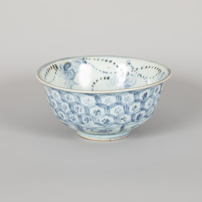 Lot 253 - A Ming blue and white porcelain bowl