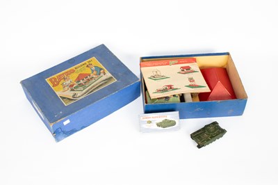 Lot 778 - A Bayko building set