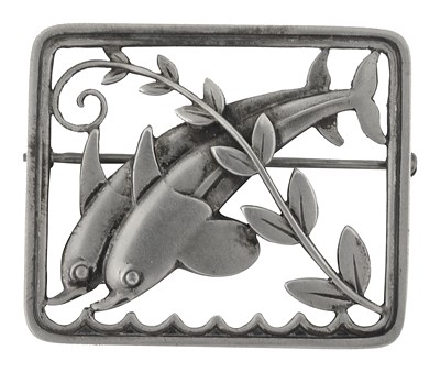 Lot 152 - Arno Malinowski for Georg Jensen - A silver leaping dolphins brooch