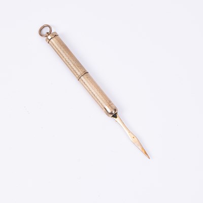 Lot 157 - A 9ct gold propelling tooth pick