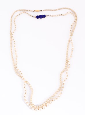 Lot 99 - A single strand of graduated cultured pearls