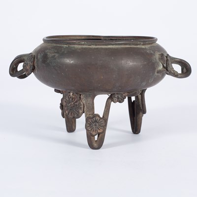 Lot 195 - A Chinese bronze censer