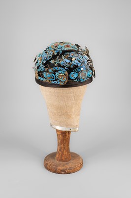Lot 276 - A Chinese kingfisher feather crown