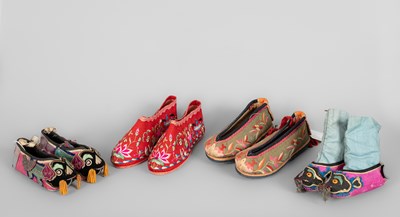 Lot 279 - A pair of child's Chinese slippers