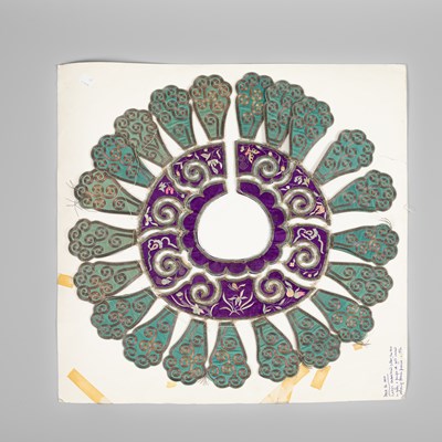 Lot 275 - A lady's Chinese embroidered collar