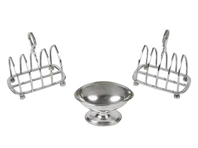 Lot 581 - A pair of silver toast racks