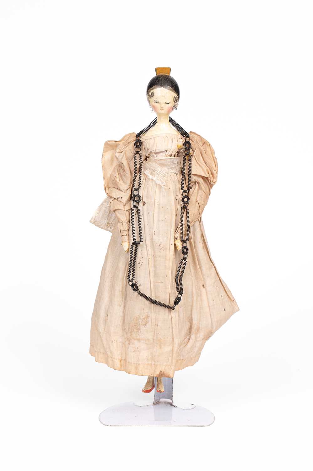Lot 604 - A fine Grodnertal doll
