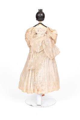 Lot 604 - A fine Grodnertal doll