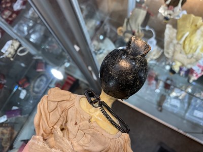 Lot 604 - A fine Grodnertal doll