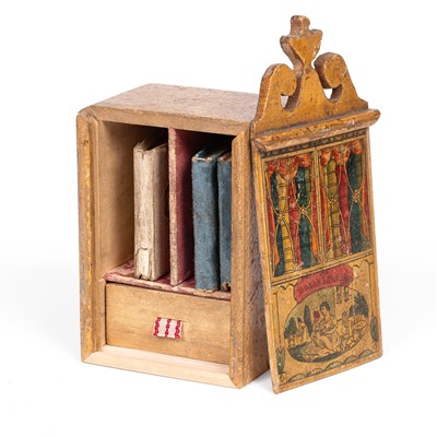 Lot 605 - Miniature dolls' house Books
