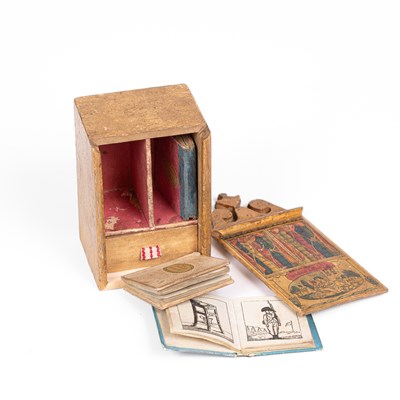 Lot 605 - Miniature dolls' house Books