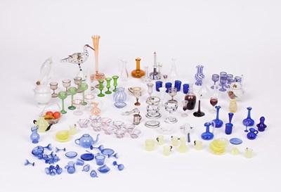 Lot 609 - A quantity of dolls' house glass ware