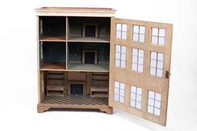 Lot 643 - A rare English baby house