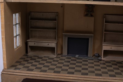Lot 643 - A rare English baby house