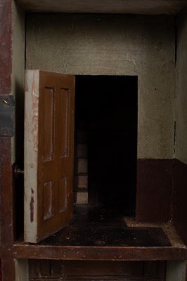 Lot 141 - Number 88: A good dolls' house