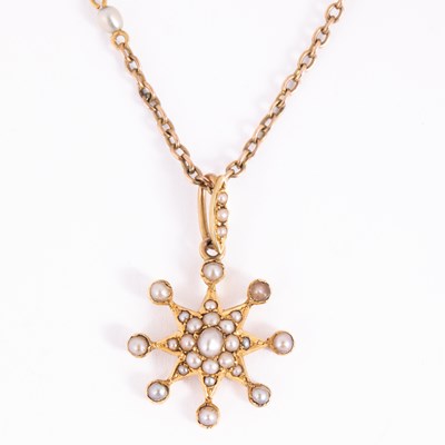Lot 49 - An Edwardian yellow metal and seed pearl pendant necklace