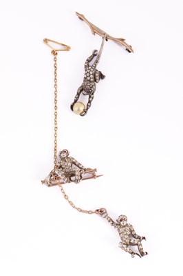 Lot 90 - An early 20th Century novelty paste set brooch