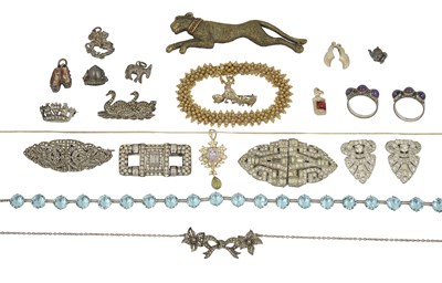 Lot 643 - A collection of costume jewellery