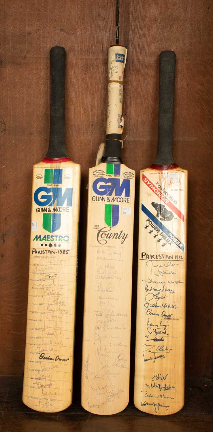Lot 30 - A Gunn & Moore ‘The County’ cricket bat