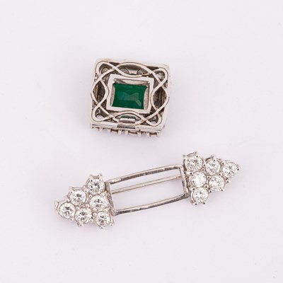 Lot 9 - An emerald and diamond convertible brooch