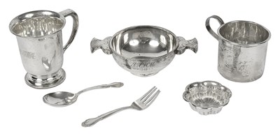 Lot 584 - A Scottish silver quaich
