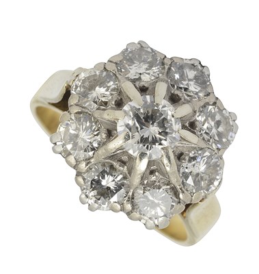 Lot 659 - A yellow metal diamond circular cluster ring