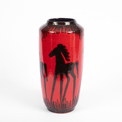 Lot 71 - Handgemalt a large vase