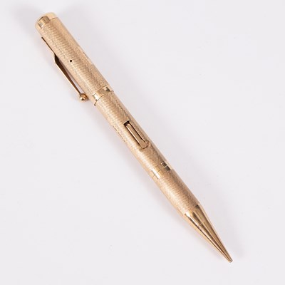 Lot 84 - A 9ct gold fountain pen/propelling pencil