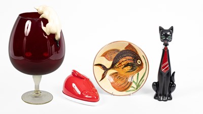 Lot 106 - A Puigdemont majolica bowl