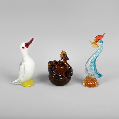 Lot 94 - An amber glass rooster