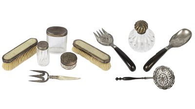 Lot 552 - A quantity of silver