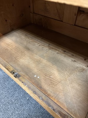 Lot 1 - Gordon Russell (1892-1980)