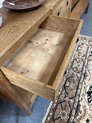 Lot 1 - Gordon Russell (1892-1980)