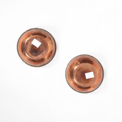 Lot 7 - A pair of Arts & Crafts copper dishes by Gordon Russell (1892-1980)