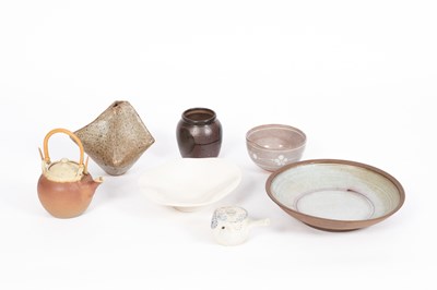 Lot 18 - A quantity of studio pottery
