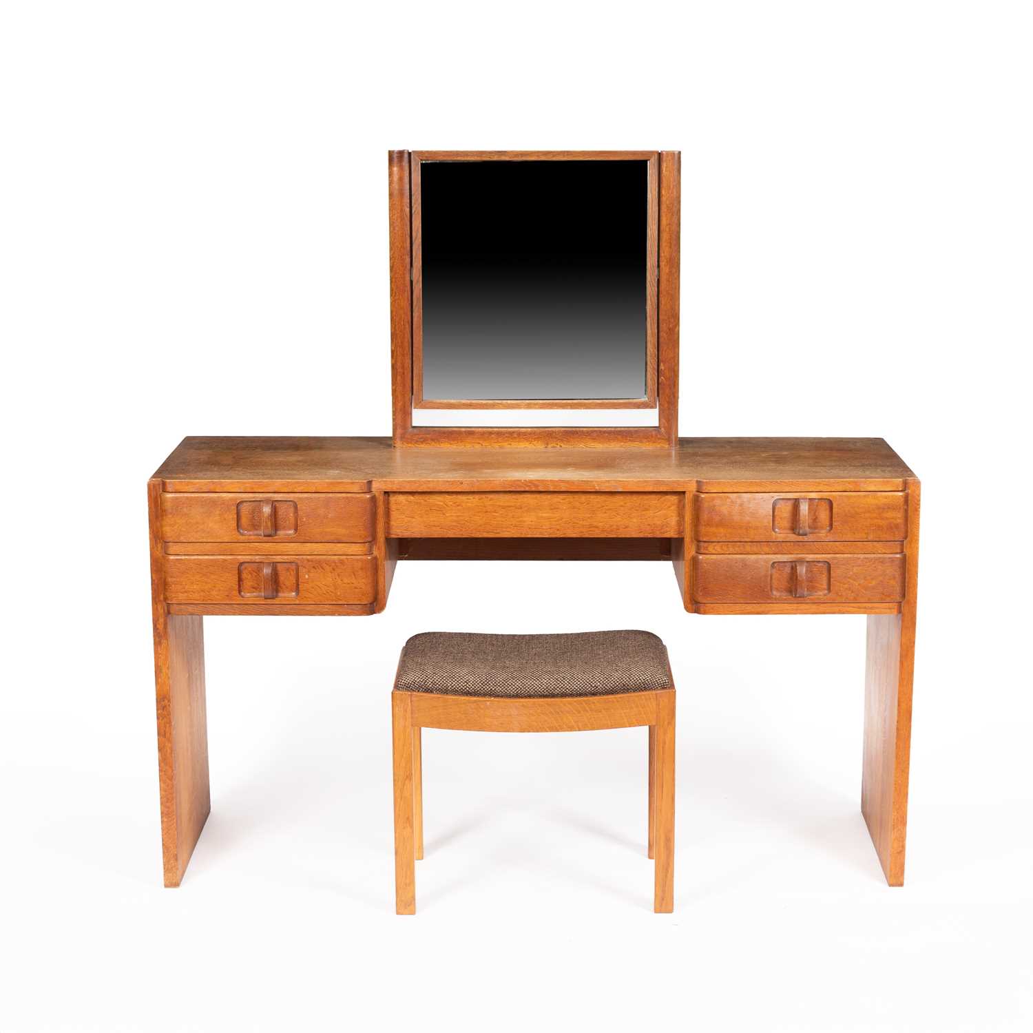 Lot 21 - Gordon Russell (1892-1980)