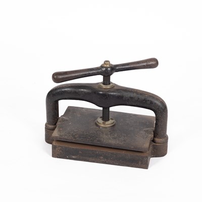 Lot 24 - A cast iron book press