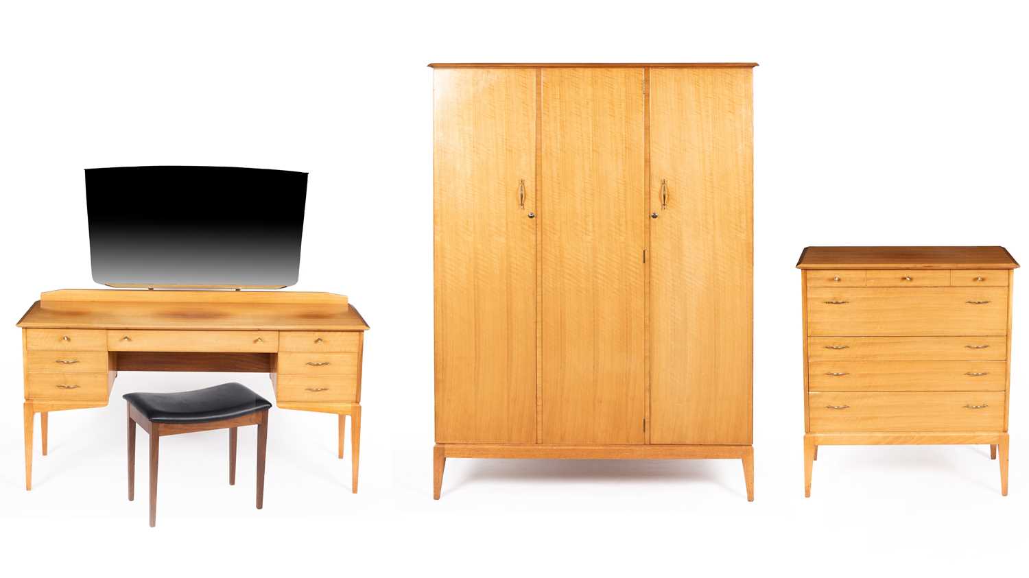 Lot 48 - An Alfred Cox walnut bedroom suite