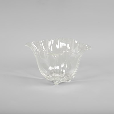 Lot 115 - A Steuben clear glass shaped bowl