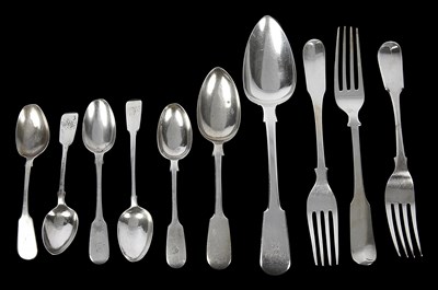 Lot 589 - A quantity of provincial fiddle pattern silver flatware