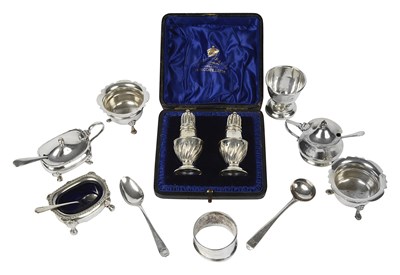 Lot 592 - A pair of Edwardian silver pepper pots