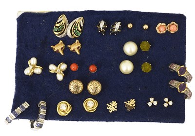 Lot 668 - A small collection of gem set and other ear studs