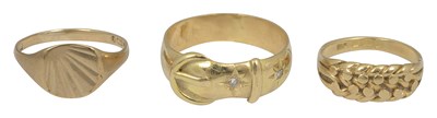 Lot 669 - A gold ring of buckle form