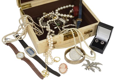 Lot 670 - A quantity of jewellery and costume jewellery