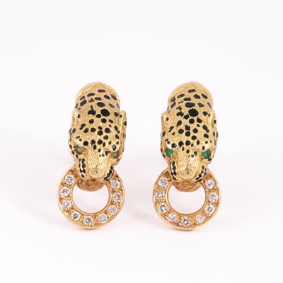 Lot 1 - Manner of Cartier: A Panthere style 18ct gold, diamond, emerald and enamel bracelet and earrings