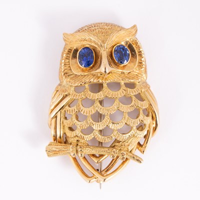Lot 45 - Cartier: A novelty 18ct gold owl brooch