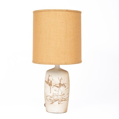 Lot 124 - A Tremaen Pottery table lamp